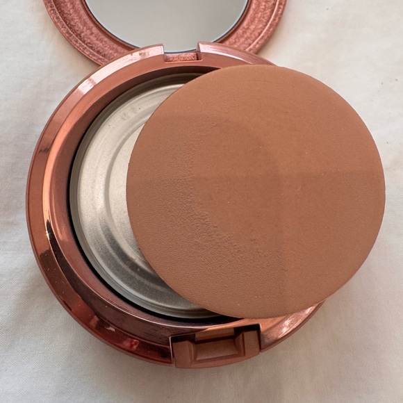 Auth.✅ MAC Cosmetic Bronzer in shade “Light Golden”🌞 - Picture 4 of 5